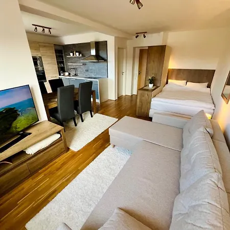 Boutique With Terrace 7 아파트